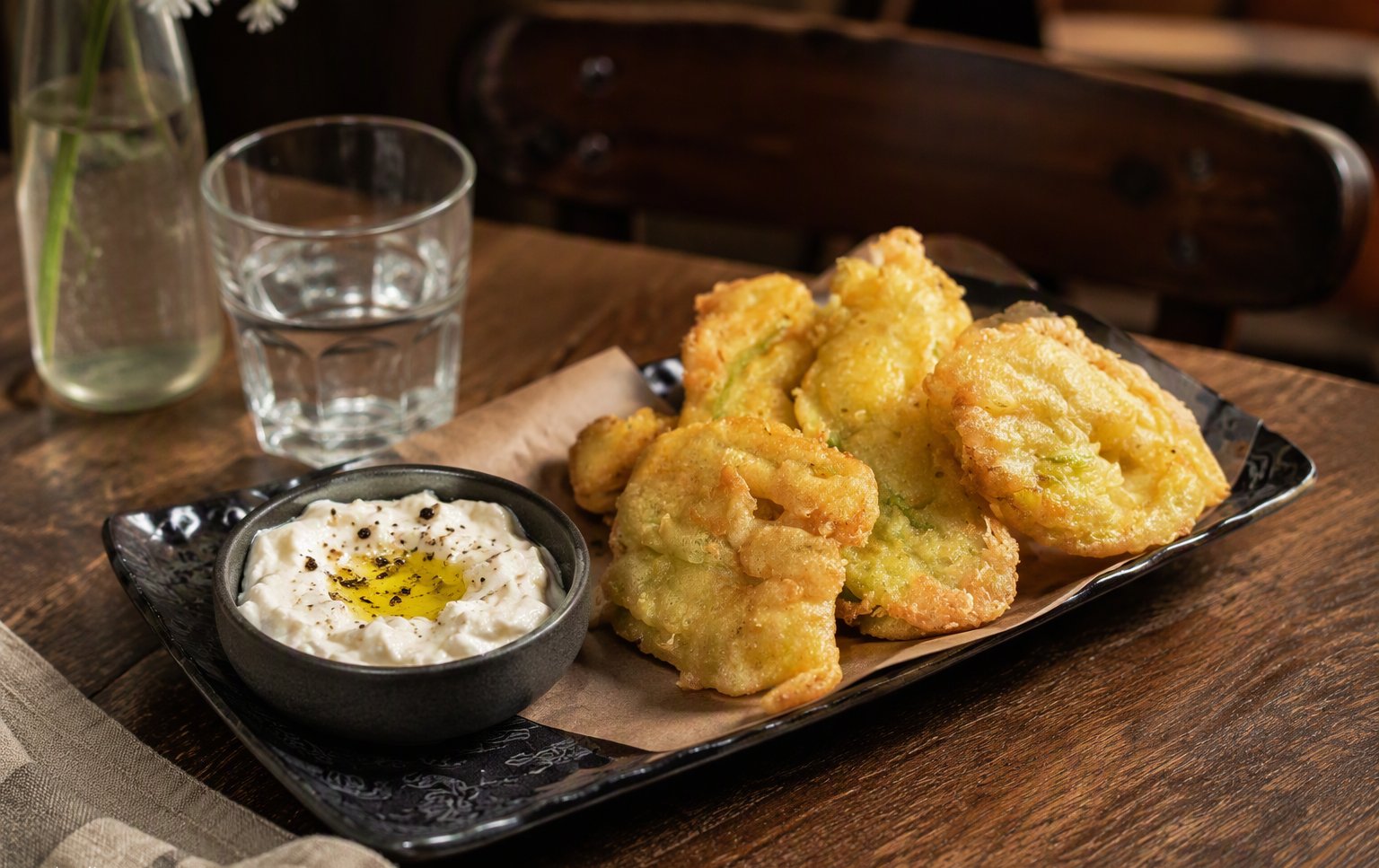 I fiori di zucca fritti con la salsina bianca